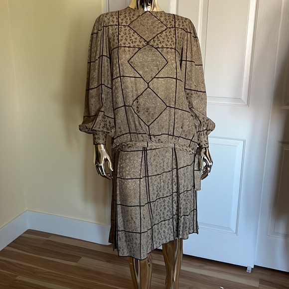 A D C H  INT. LADIES GARMENT SKIRT & TOP - Picture 8 of 13